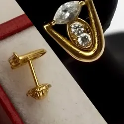 Aretes pegados imagen egipcia