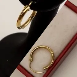 Argollas finas con rombos son número 0