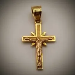 Dije Crucifijo Con Jesús En Oro Rosa