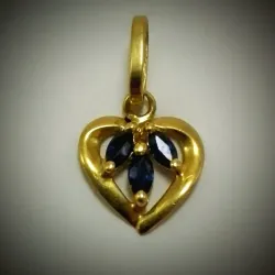 Dije de corazón con zafiro