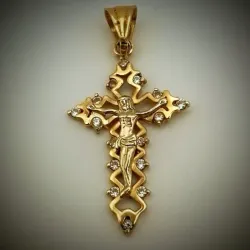 Dije de crucifijo calado con Jesús con brillantes