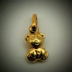 Dije en forma de oso en relieve