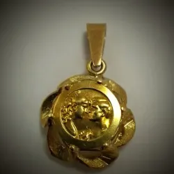 Dije en forma flor con 2 caras de Ángeles