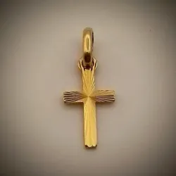 Dije Forma de Crucifijo Pequeño