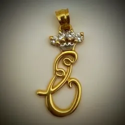 Dije Letra E con una Corona con circones blanco