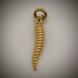 Dije Original 14K Forma de Cuerno en Relieve