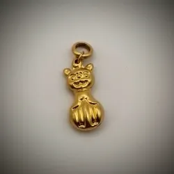 Dije Original 14K Forma de un Gato sentado en Relieve