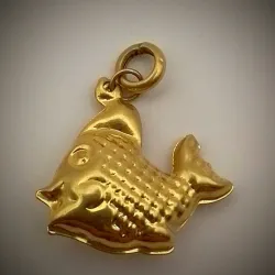 Dije Original 14K Forma de un Pez en Relieve