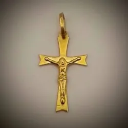 Dije Original 18K Crucifijo con Jesús