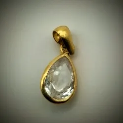 Dije Original 18K en Forma de Gota de Agua(Gema en forma de almendra color blanca)