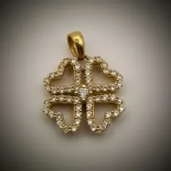 Dije Son 4 Corazones con circones blanco formando una Flor