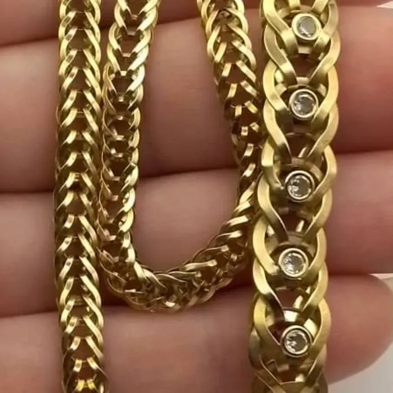 Gargantilla Reversible Con Gemas Blancas y Rojas