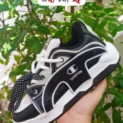 Champion blanco y negro con relieve