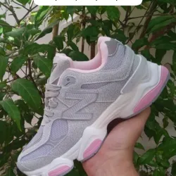 New Balance 9060 gris y rosa