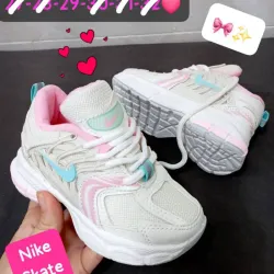 NIKE AIR SKATE BLANCO CON DETALLE ROSA Y AZUL AQUA