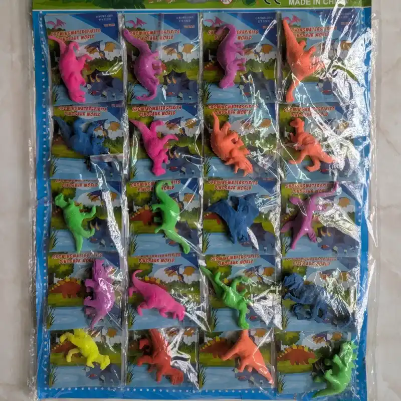 Dinosaurios que crecen con el agua 