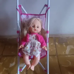 Muñeca en coche