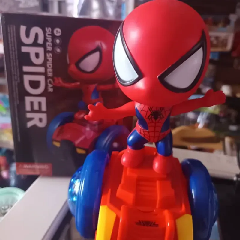 Muñeco con luces, sonido y movimiento 