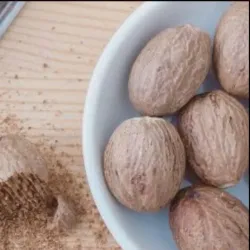 Nuez moscada en bola