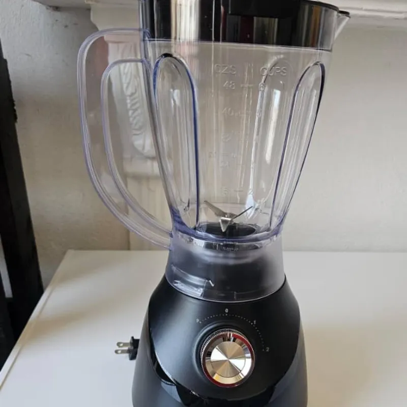 Licuadora de vaso plástico 