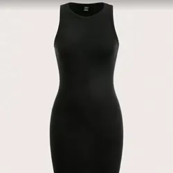 Vestido negro sencillo