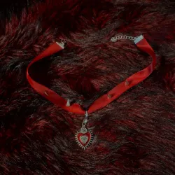 Choker rojo punk con pinchos❣️