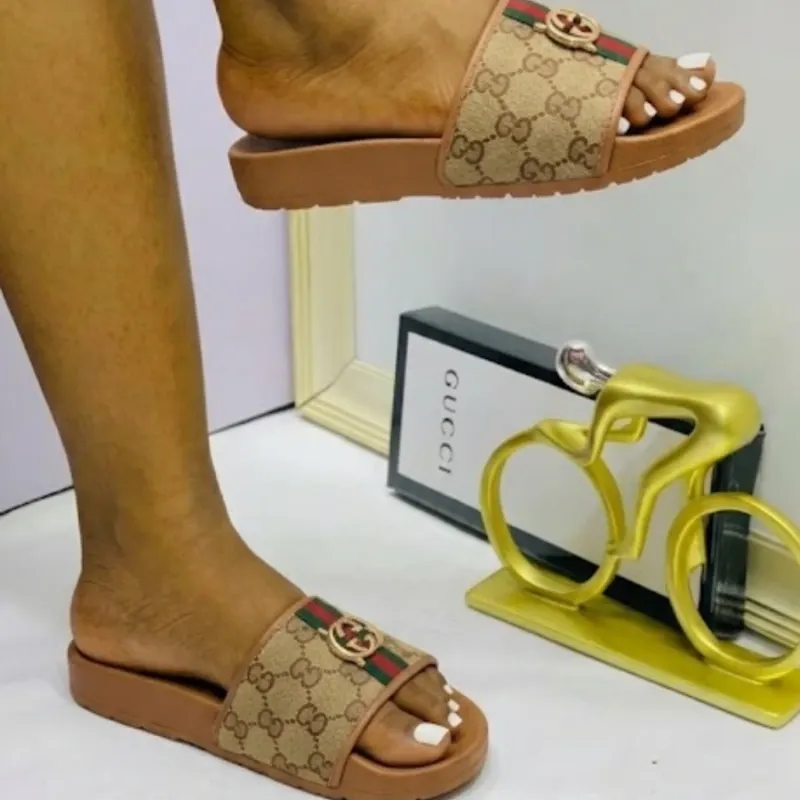 Chancletas Gucci