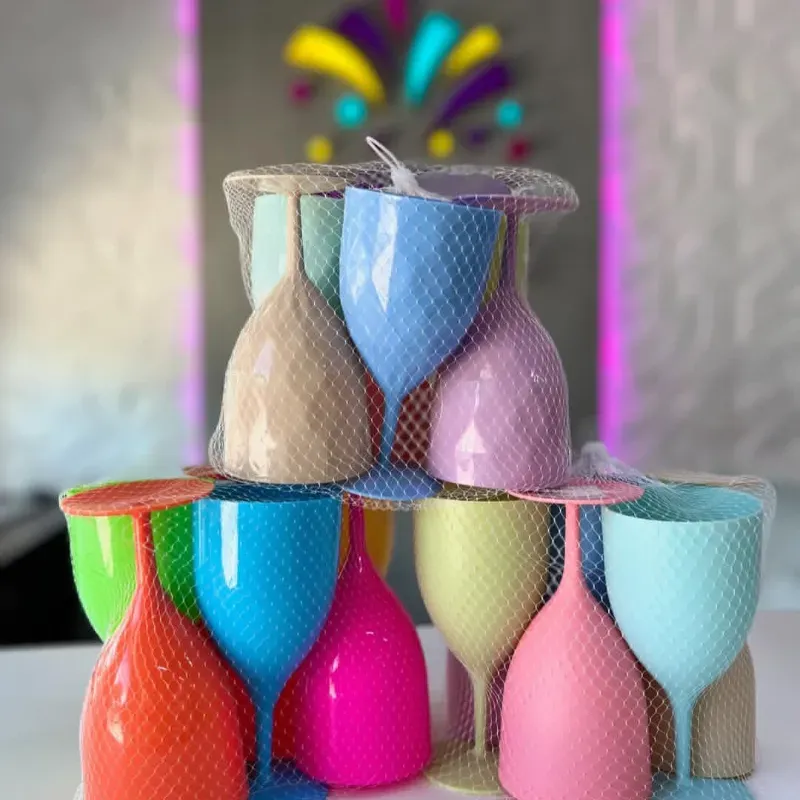 Juego de copas plásticas 