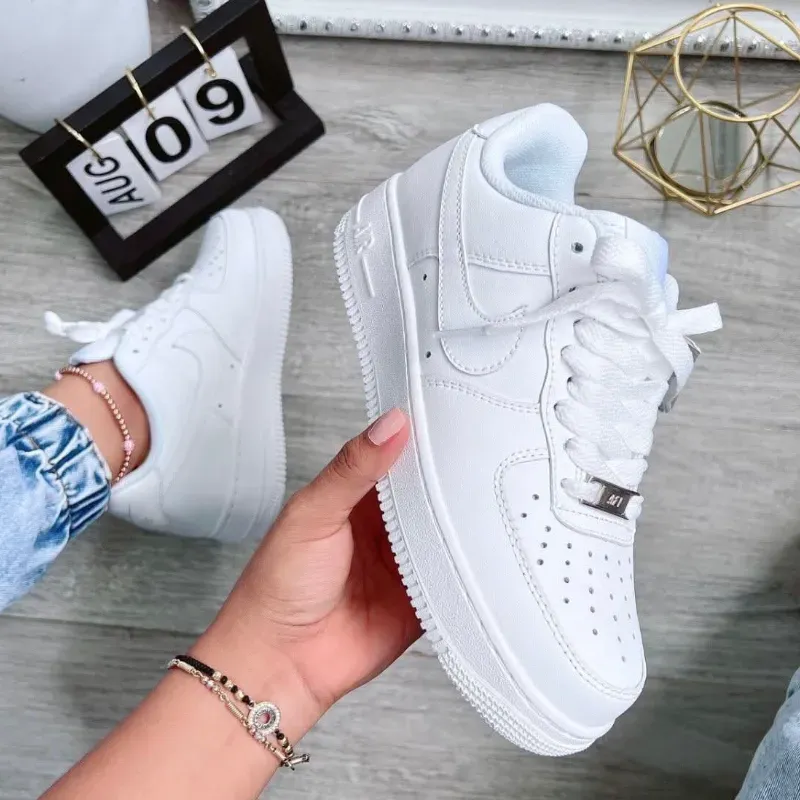 Tenis Nike AIR FORCE 1. 