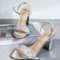 Zapatos de vestir. Mujer