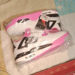 Tenis JORDÁN RETRO 4 