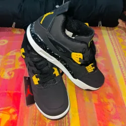 Tenis JORDÁN RETRO 4 