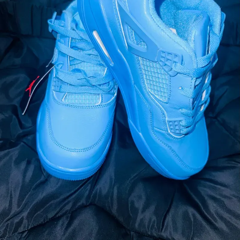 Tenis JORDÁN RETRO 4