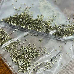 Piedra dorada pequeña 