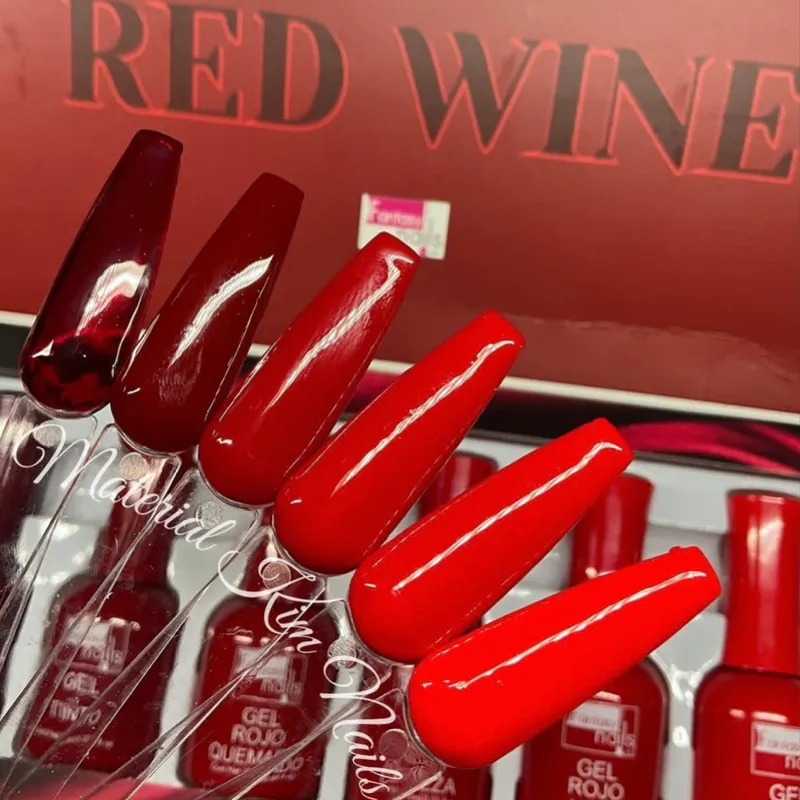 Vino rojo Fantasy Nails