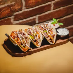 TACOS DE CERDO