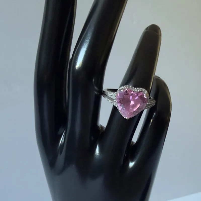 💖 Anillo de Plata 925 con Corazón Rosa Brillante – Elegancia y Romance