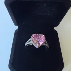💖 Anillo de Plata 925 con Corazón Rosa Brillante – Elegancia y Romance