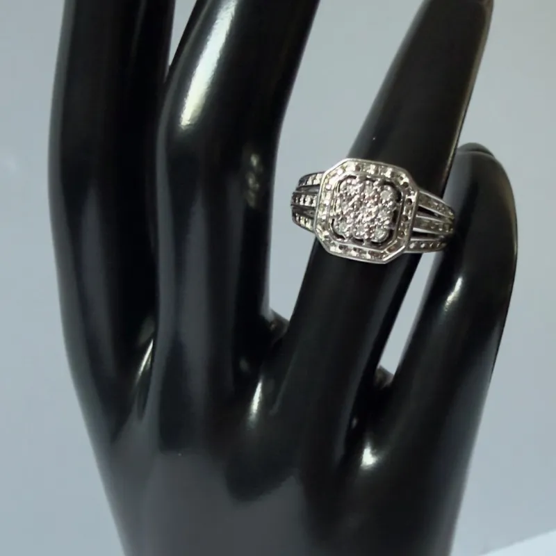 Anillo de Plata 925 con Diseño Elegante y Brillo Deslumbrante
