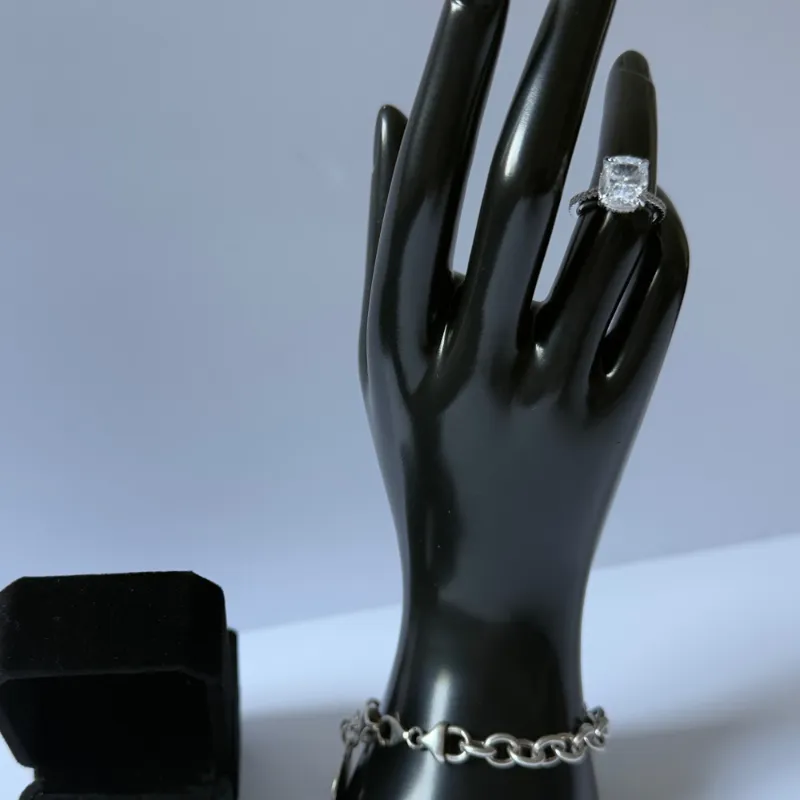 Anillo de Plata 925 con Piedra Central Brillante – Talla 5