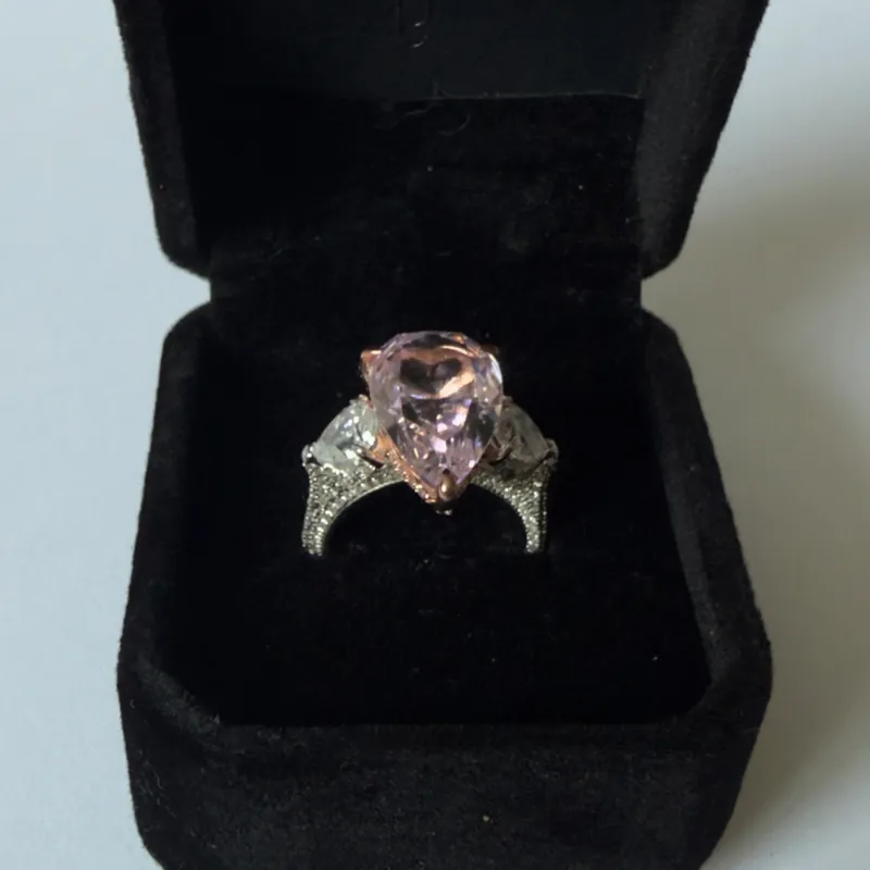 💖 Anillo de Plata 925 con Piedra Rosa Corte Pera – Elegancia y Distinción