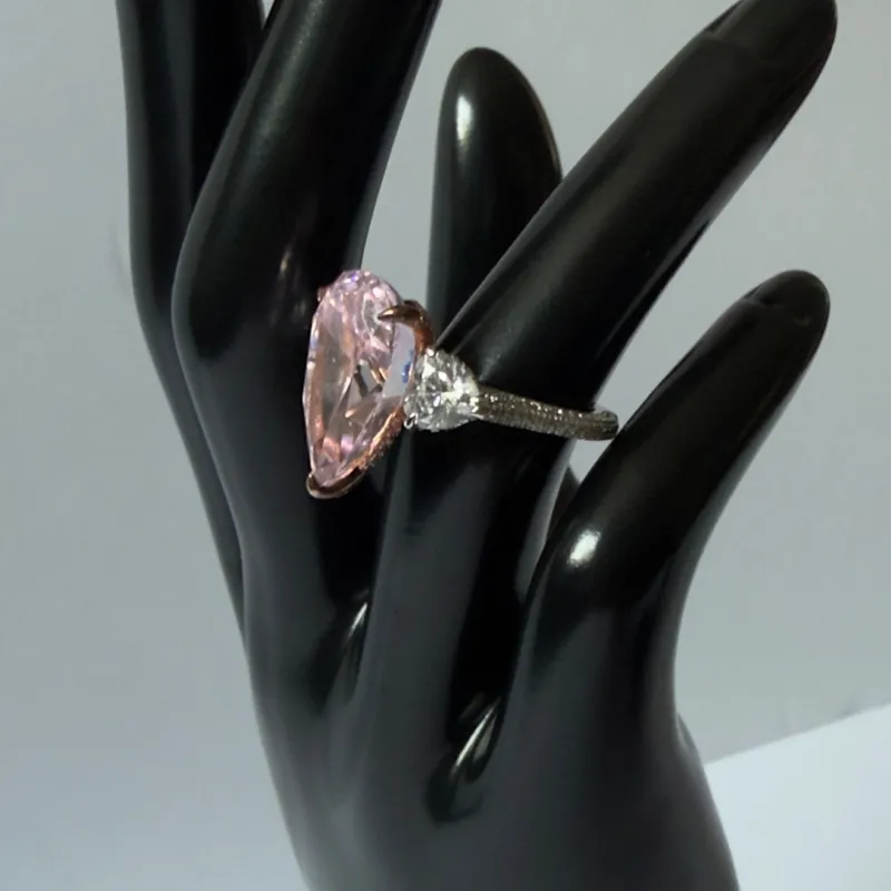 💖 Anillo de Plata 925 con Piedra Rosa Corte Pera – Elegancia y Distinción