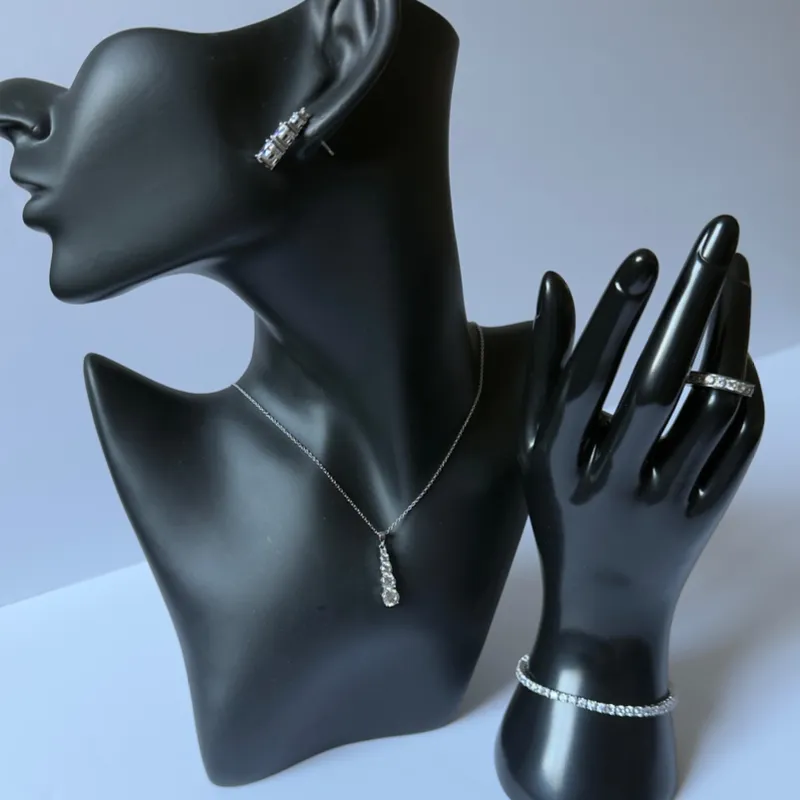 ✨ Juego Elegante de Plata 925 con Zirconias – Collar, Aretes, Pulsera y Anillo ✨