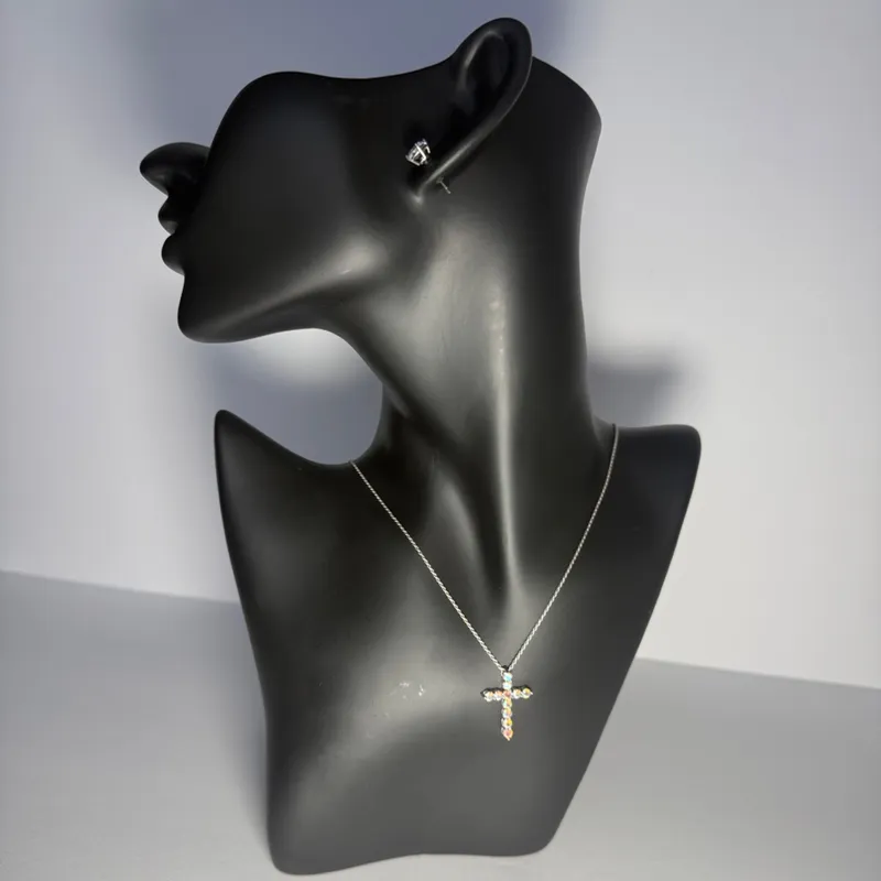 Juego Elegante Plata 925 – Cadena con Cruz y Pendientes Brillantes