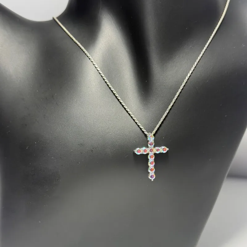 Juego Elegante Plata 925 – Cadena con Cruz y Pendientes Brillantes