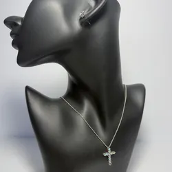 Juego Elegante Plata 925 – Cadena con Cruz y Pendientes Brillantes