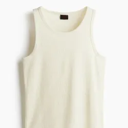 Camiseta de canalé con corte entallado