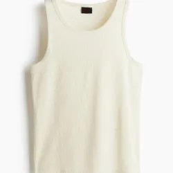 Camiseta de canalé con corte entallado