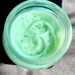 Crema Nocturna Aclarante de Pepino y Ácido Hialurónic(Sophía)