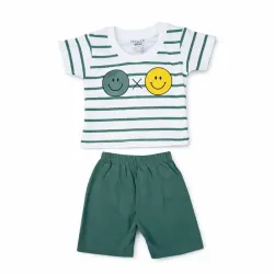 Conjunto Blanco y Verde con Pullover de Rayas y Short 